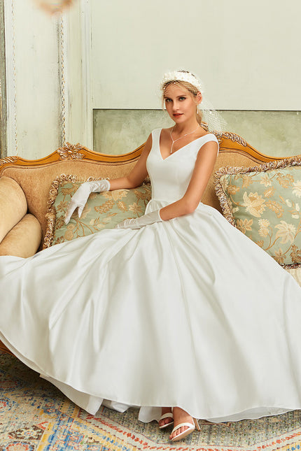Robe De Mariée Moderne En Soie - gallery 4