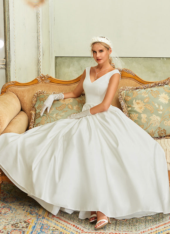 Robe De Mariée Moderne En Soie - gallery 4