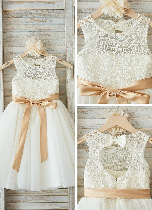 Robe Enfant Dentelle Élégante Avec Nœud