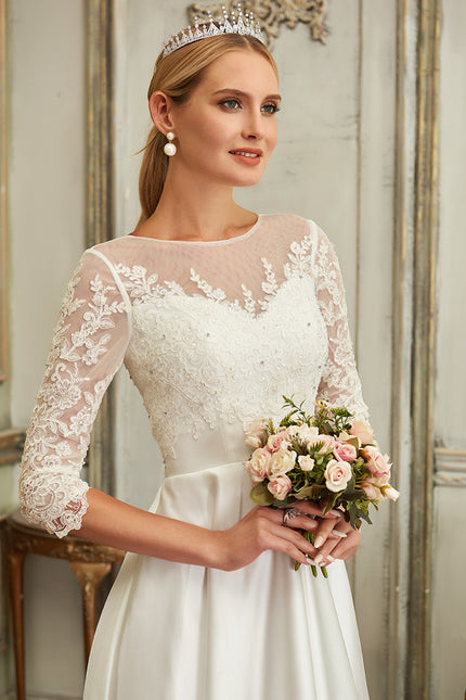 Robe Nuptiale Satinée À Manches En Dentelle - gallery 1