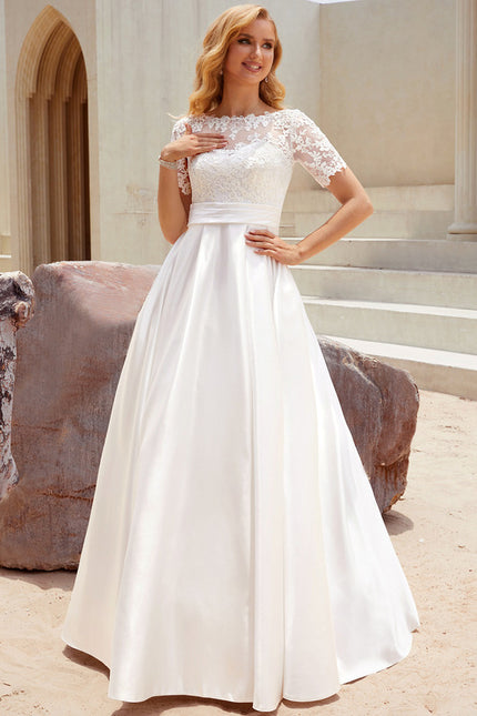 Robe Nuptiale Satinée Col Élégant
