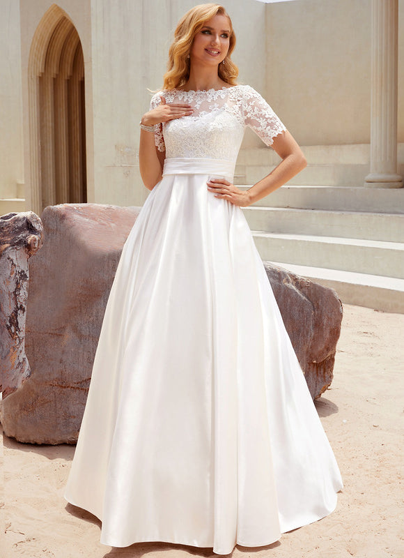 Robe Nuptiale Satinée Col Élégant