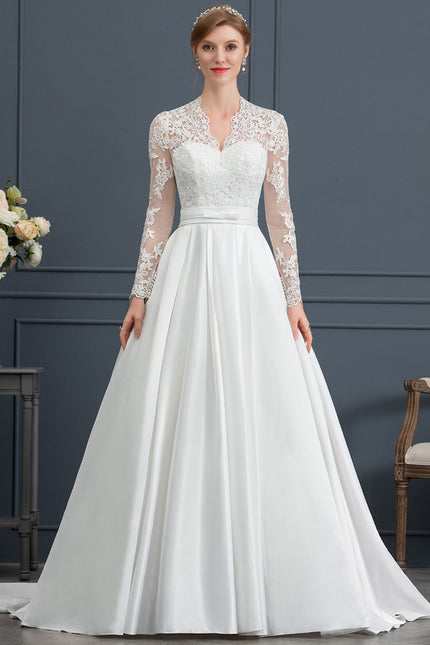 Robe Nuptiale Satinée À Manches En Dentelle - gallery 1