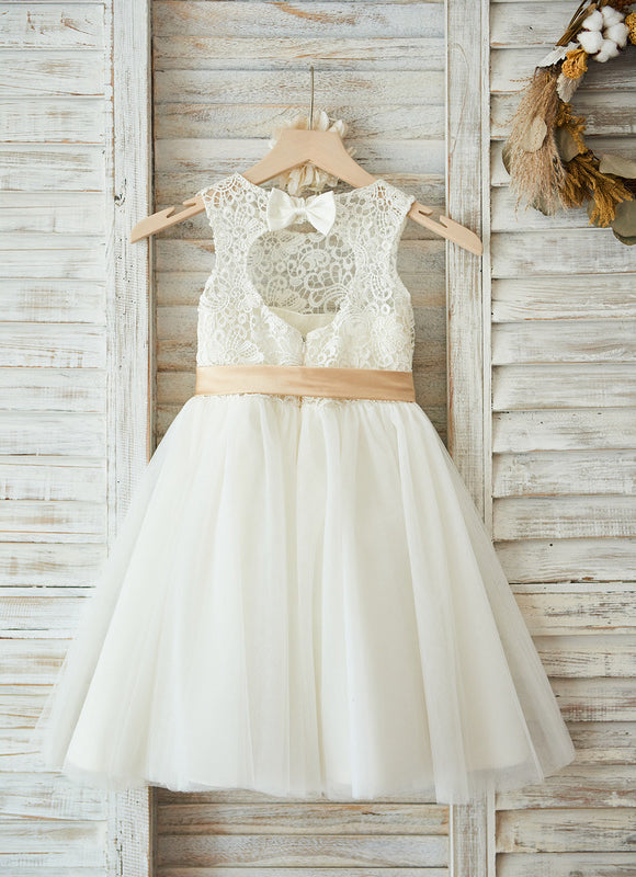 Robe Enfant Dentelle Élégante Avec Nœud - gallery 1