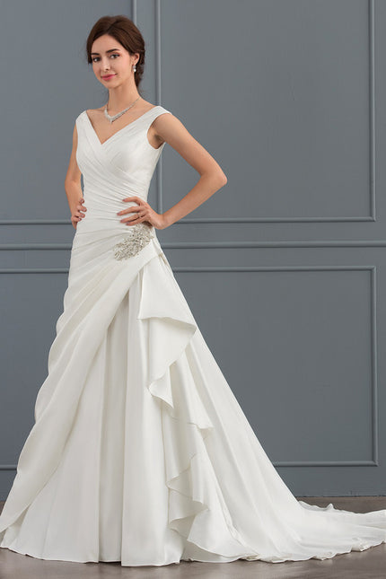 Robe Nuptiale Satinée À Drapés Élégants